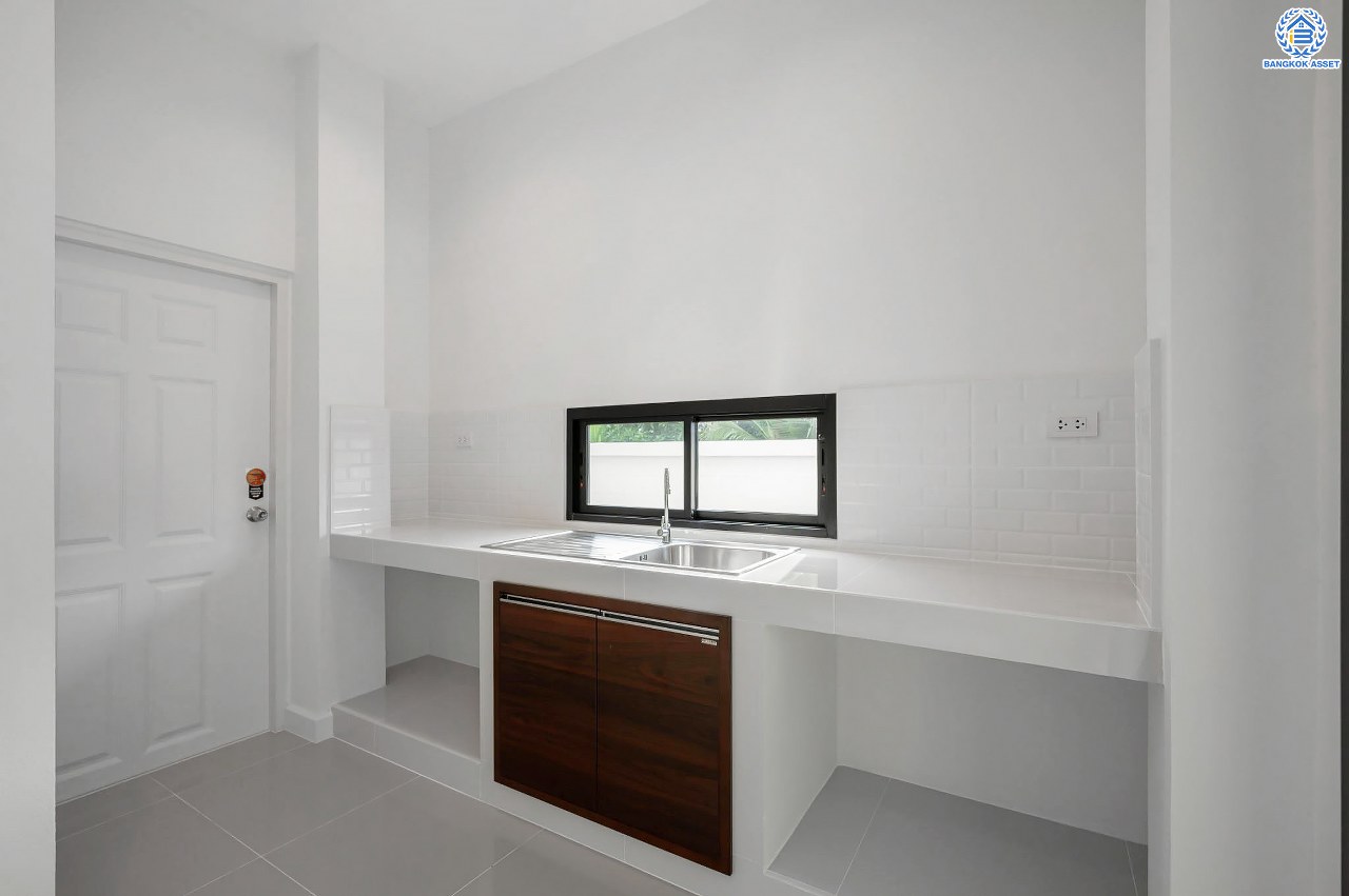 บ้านมือสองตกแต่งใหม่ โครงการ มณธานี บางแค บ้านเดี่ยว 3 ชั้นหลังมุม ดีไซน์หรูหรา เนื้อที่กว้าง 65.6 ตร.ว. พื้นที่ใช้สอย 240 ตร.ม. ฟังก์ชัน 5 ห้องนอน 4 ห้องน้ำ 2 ที่จอดรถ ฟังก์ชันครบตอบทุกไลฟ์สไตล์ บนทำเลศักยภาพ เชื่อมต่อถนนกาญจนาภิเษก ใกล้เดอะมอลล์บางแค ใกล้รถไฟฟ้าสายสีน้ำเงิน "สถานีหลักสอง" และจุดขึ้นทางด่วน "กาญจนาภิเษก"